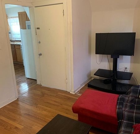 3rd image of 305 Sandford Ave