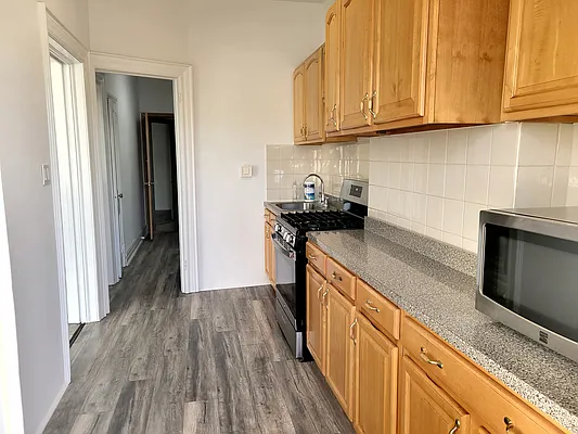 Rented by MCR Realty | media 25