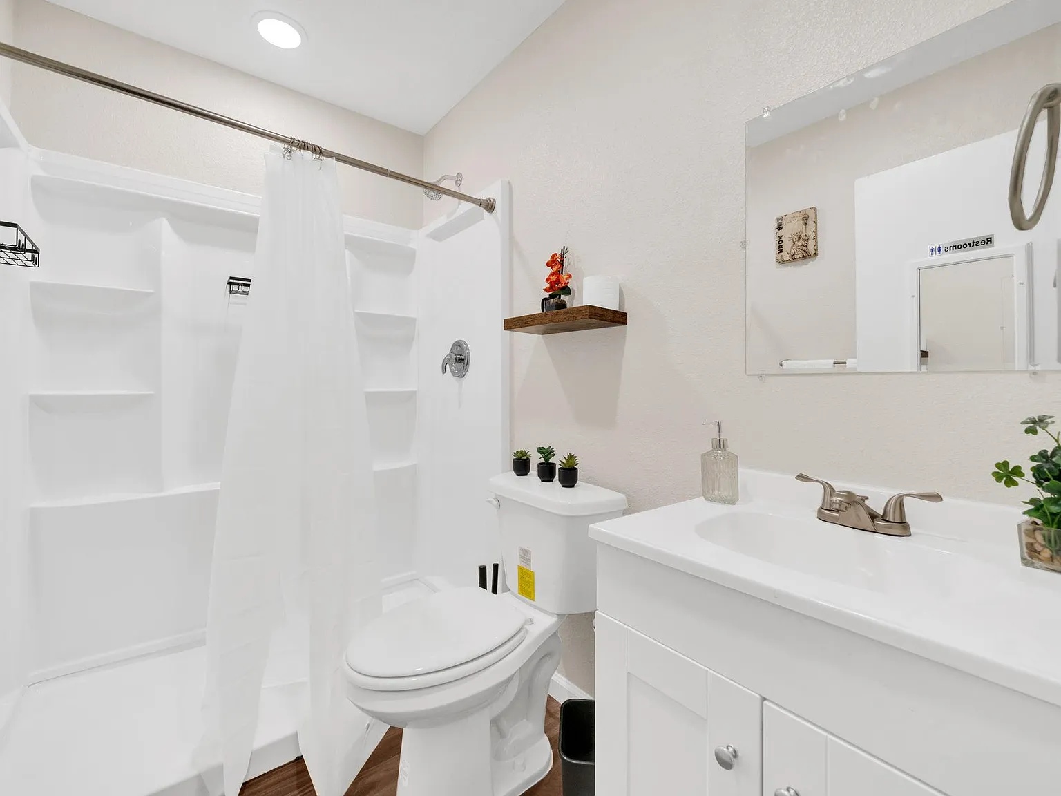 4 bed, 2.0 bath, 1960 sqft, $724 — Photo 3
