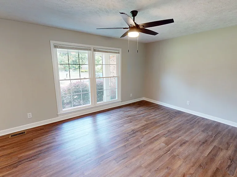 2610 Trenton Rd — Photo 3