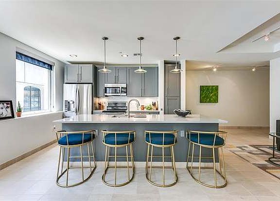 3rd image of 1505 Elm St #506