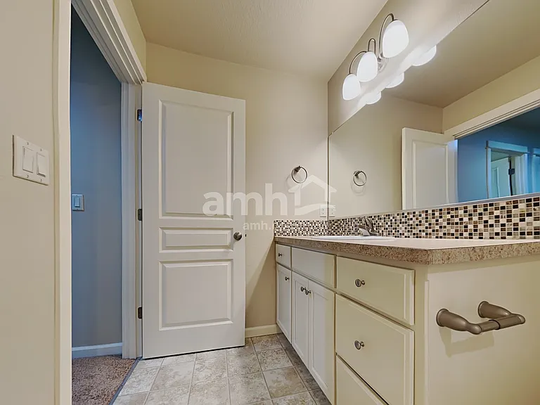 3208 NE 75th Way — Photo 18