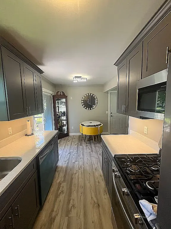 3 bed, 1008 sqft, $2,000 — Photo 4