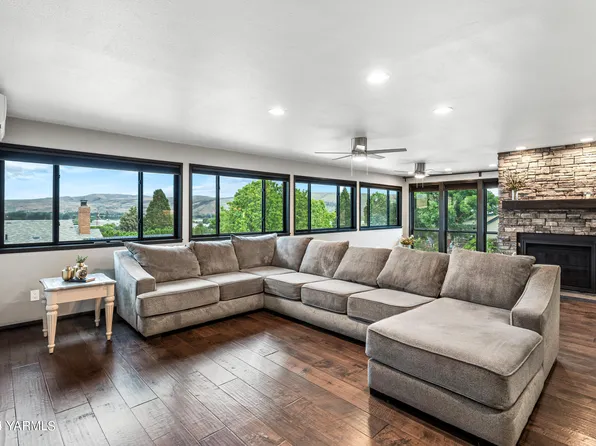 309 Sunway Dr, Selah, WA 98942