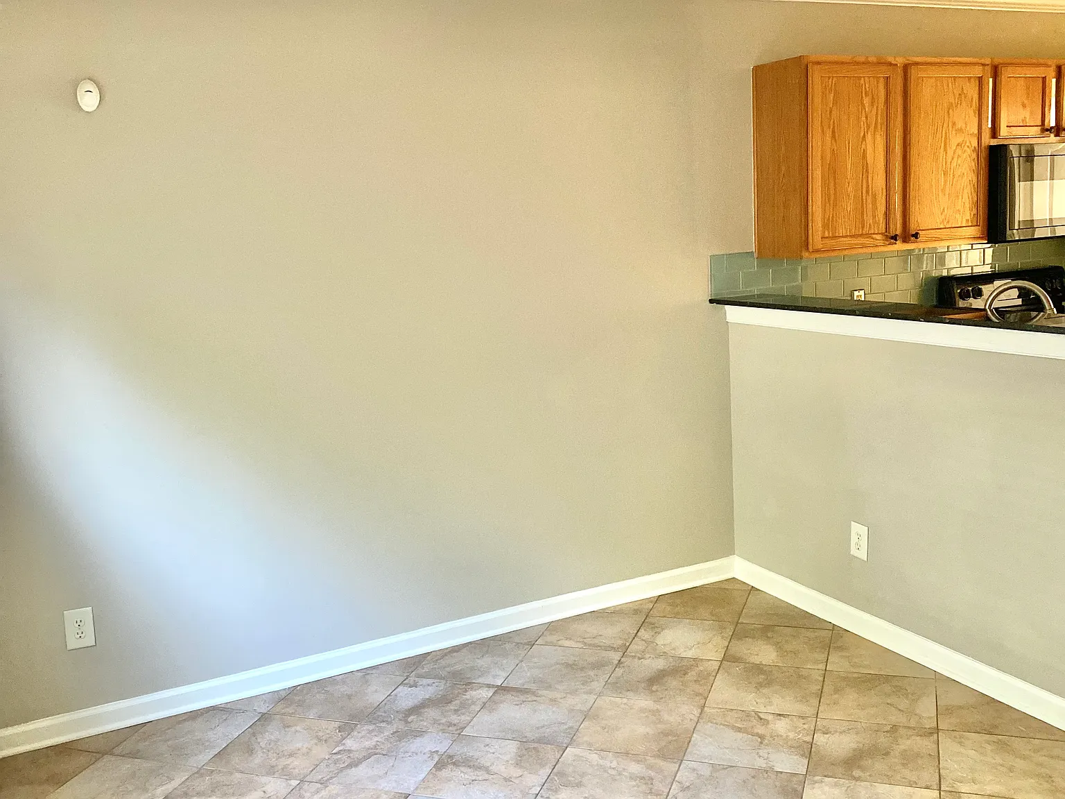 3 bed, 2.5 bath, 1770 sqft, $2,200 — Photo 2
