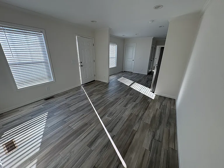215 Woodland Dr — Photo 4