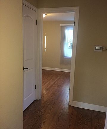 4th image of 131 Linden Ave