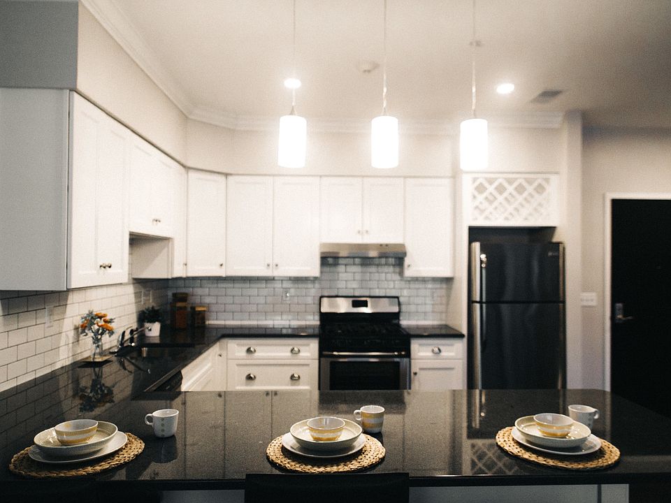1BR kitchen