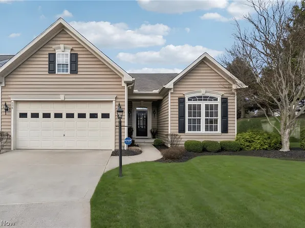 898 Willow Creek Dr, Akron, OH 44333