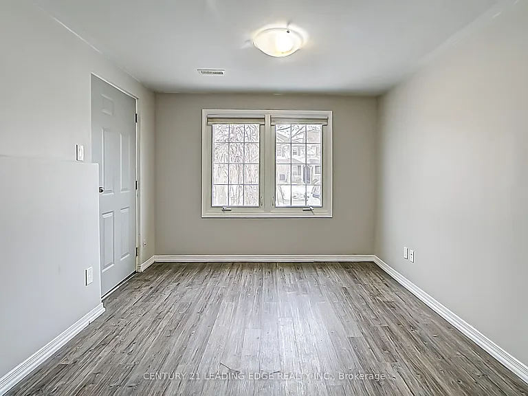 55 McCrimmon Cres #LOWER — Photo 4