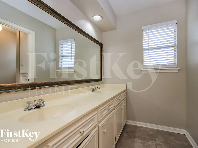 461 Stephen F Austin Dr — Photo 13