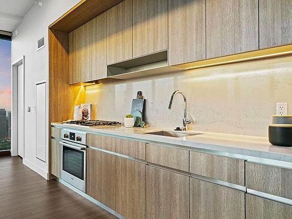 4th image of 1211 S Indiana Ave #4216