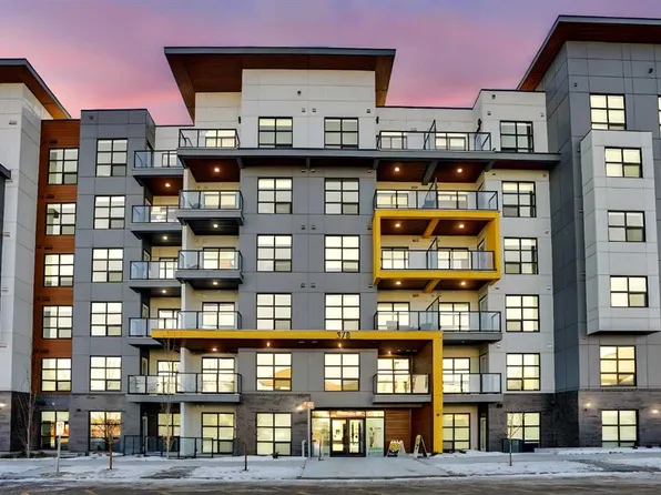 370 N Dieppe Dr SW #214, Calgary, AB T3E 7A6