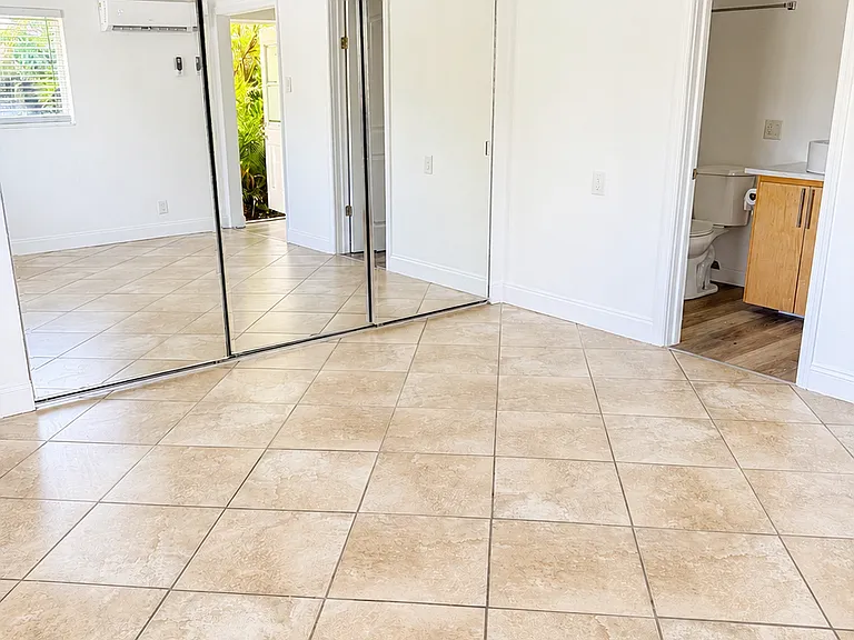3660 NE 6th Ave — Photo 9