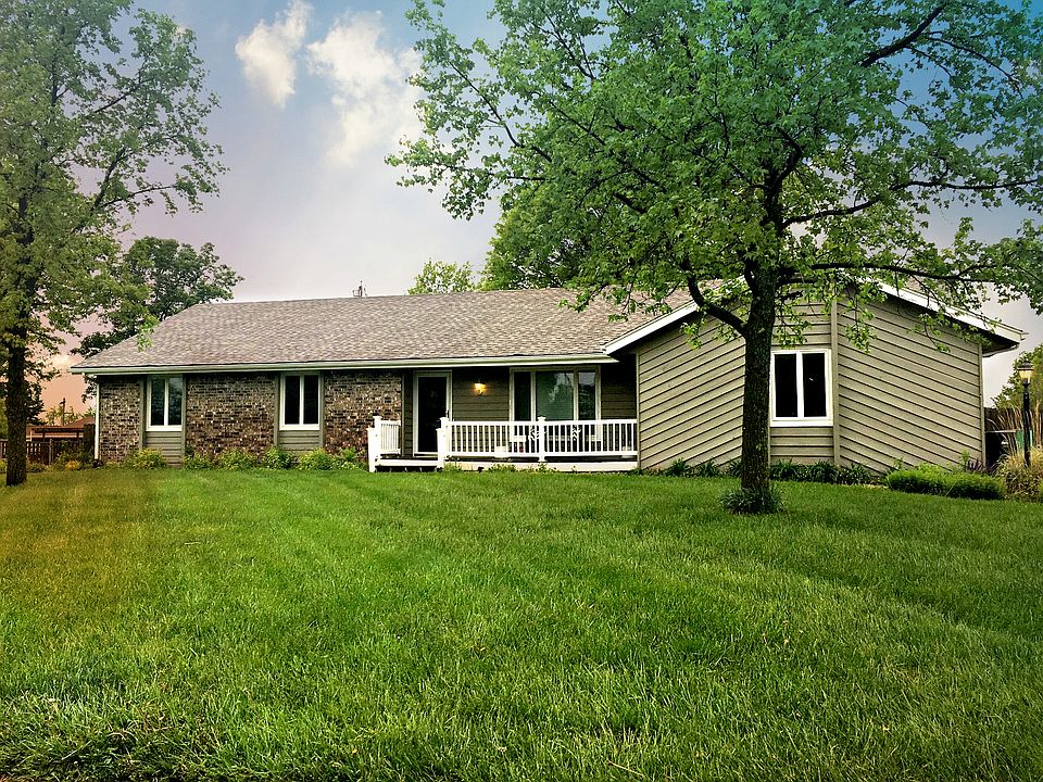 1st image of 2825 SE Skyview Ct