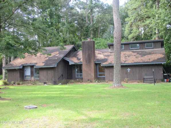 12900 Stratford Drive, Laurinburg, NC 28352