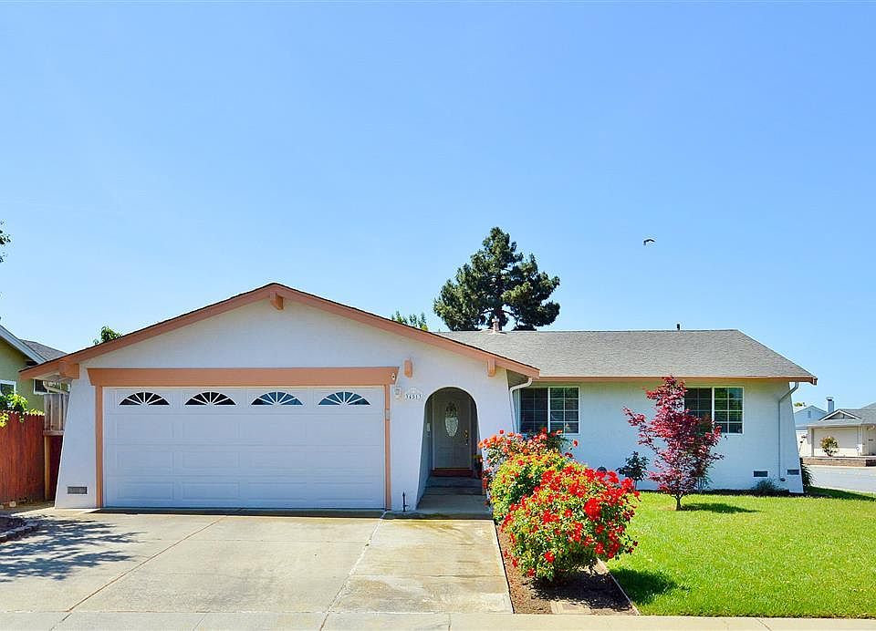 1st image of 34513 Egerton Pl