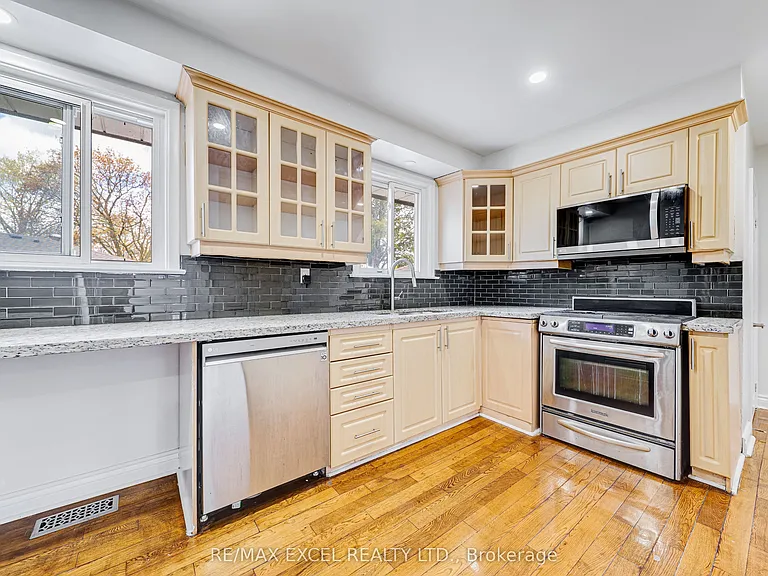 51 Tordale Cres — Photo 13