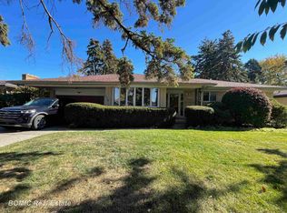 37134 Almont Dr E, Sterling Heights, MI 48310