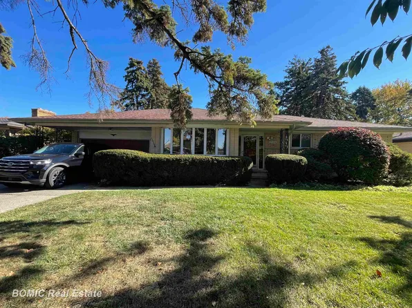 37134 Almont Dr E, Sterling Heights, MI 48310