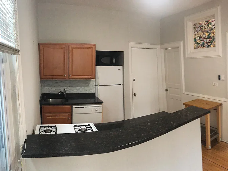 3102 N Southport Ave #2F — Photo 4