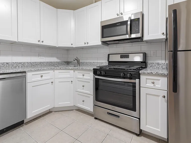 16 Yarmouth St #2 — Photo 2