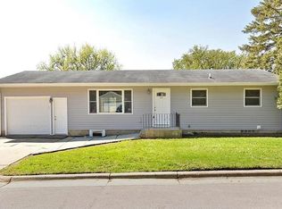 625 10th St SW, Faribault, MN 55021