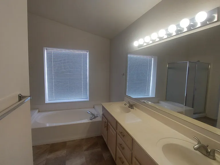 6102 W Fallen Leaf Ln — Photo 13