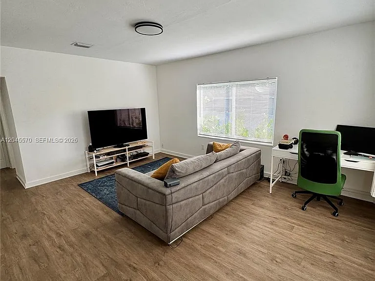 1215 NE 109th St #1215 — Photo 10