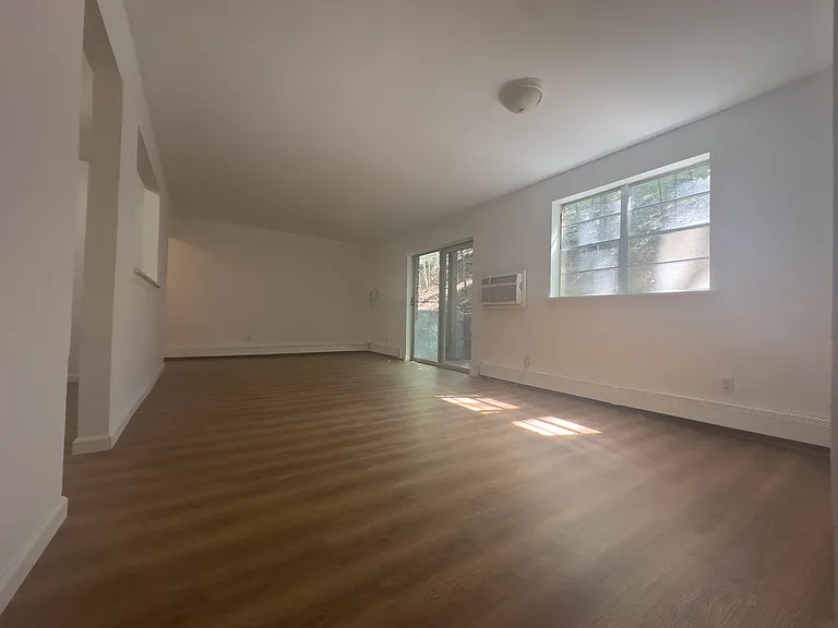 Southside Terrace Apartments — Photo 11