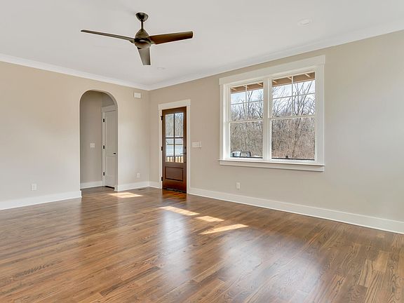 5th image of 1289 Thomas Ave