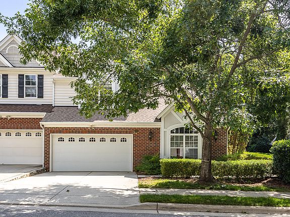 2nd image of 210 Chateau Pl