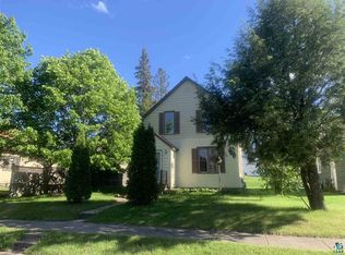 511 3rd St SW, Chisholm, MN 55719