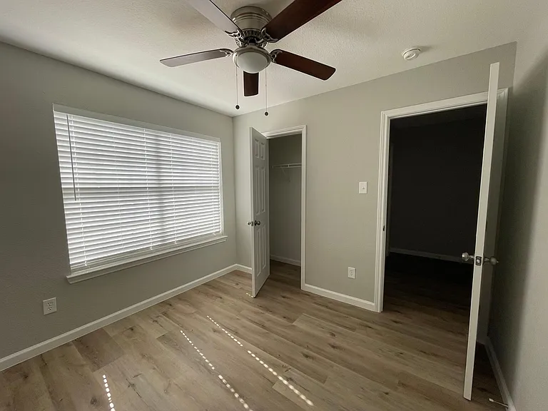 9621 Polk Ave — Photo 2