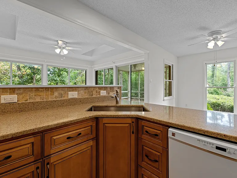 5403 Miramar Ct — Photo 1