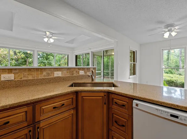 5403 Miramar Ct, New Bern, NC 28560