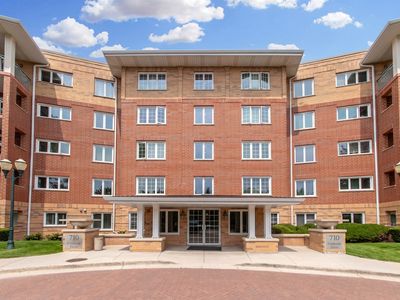 710 Creekside Dr #302, Mount Prospect, IL, 60056