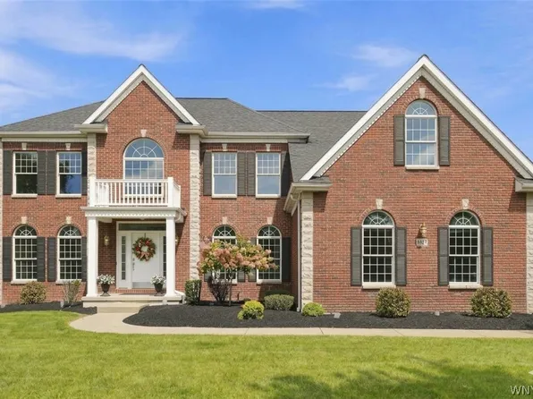 8817 Stonebriar Dr, Clarence Center, NY 14032