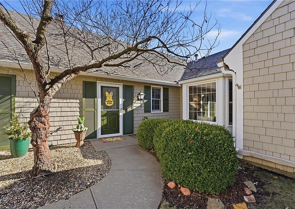 1st image of 338 Woodlawn Cir
