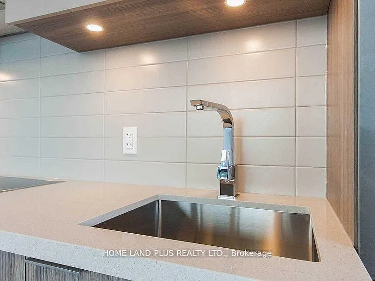 8 Eglinton Ave E #5111 — Photo 8