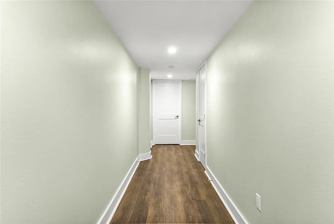 3 bed, 4.0 bath, 1989 sqft, $5,200 — Photo 4