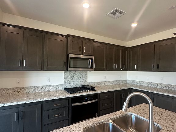 3rd image of 27434 Astoria Dr