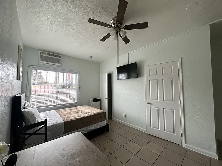 South Park Place Apartments — Photo 15