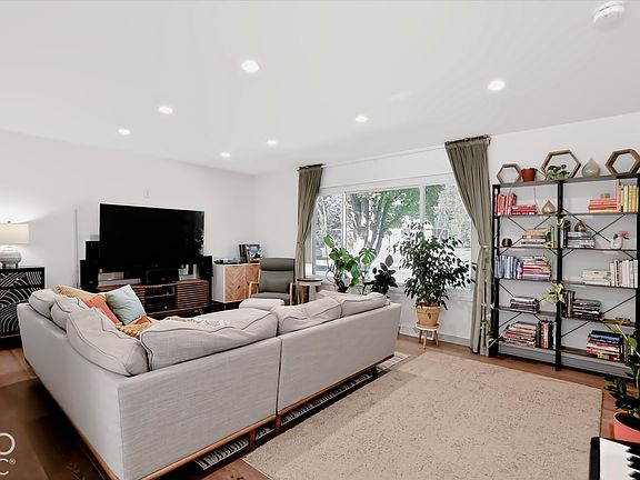 5th image of 131 Blairsden Ave
