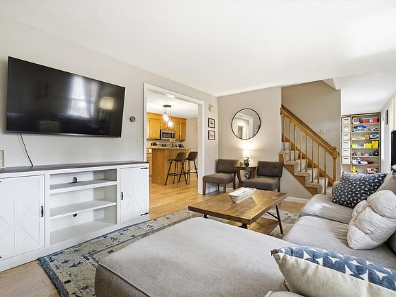 4th image of 409 Hackett Hill Road