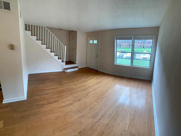 1662 Valley Ave — Photo 9