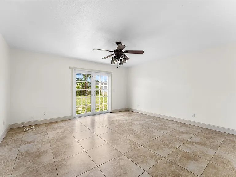 3533 SW Rosardo St — Photo 5