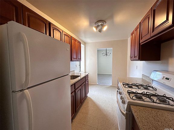 2nd image of 190 1st St APT 2G