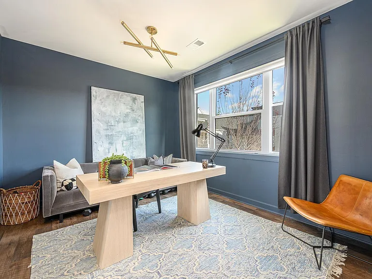 735 Lochlyn Hill Dr — Photo 3