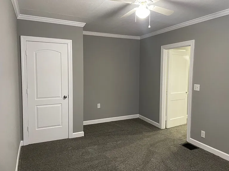 810 Dixon Ave — Photo 16